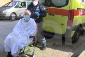 Καταγγελία σοκ: Αρνητές γιατροί έπεισαν 50χρονο να μην εμβολιαστεί και πέθανε από κορονοϊό [Βίντεο]