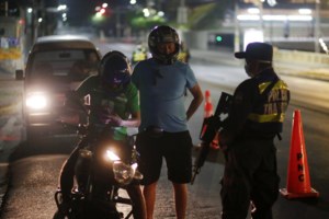 Σοκάρει ο ράπερ Μηδενιστής από τη Σουηδία: Βάζουν τα πτώματα σε ψυγεία έξω από τα νοσοκομεία [Βίντεο] - εικόνα 2