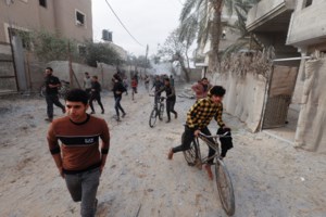 Συμφωνία Ισραήλ - Χαμάς: Αύριο το απόγευμα στις 4 απελευθερώνονται οι πρώτοι όμηροι - 13 παιδιά και γυναίκες