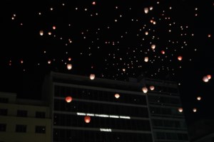 Χειμερινό Ηλιοστάσιο: Στο Στόουνχεντζ συγκεντρώθηκαν παγανιστές, δρυίδες και... μονόκεροι για να γιορτάσουν την 1η ανατολή [εικόνες]