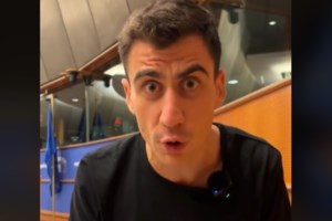 ΙShowSpeed: Ποιος είναι ο διάσημος YouTuber που προκάλεσε ντελίριο στην Αθήνα - Τον ακολουθούσαν σε όλη την πόλη [βίντεο]