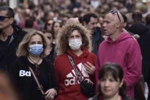 Συναγερμός από τον ΕΟΔΥ: Ισχυρές συστάσεις για εμβολιασμούς και μέτρα προστασίας - Πού πρέπει να φοράμε μάσκες