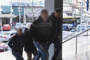 Συμμορία ρήμαζε πορτοφόλια από ηλικιωμένους σε λαϊκές αγορές και νοσοκομεία - Αναζητούνται 5 μέλη της