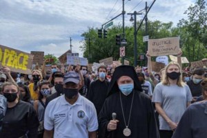 Ηχηρό μήνυμα Αρχιεπισκόπου Ελπιδοφόρου για τη δολοφονία Φλόιντ: Ακολούθησα τη φωνή της συνείδησης μου στη διαδήλωση
