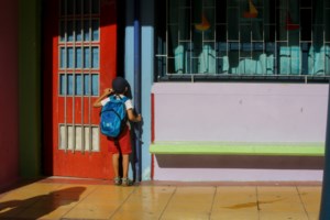 Θεσσαλονίκη: Εξάμηνη φυλάκιση στη νηπιαγωγό για το παιδάκι που περιπλανιόταν μόνο του στον δρόμο