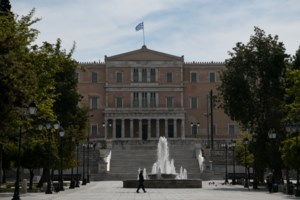 Κορονοϊός - Δραματική πρόβλεψη Παγώνη: Δεν αποκλείουμε την ύπαρξη και τρίτου κύματος - Δυσκολοι μήνες μέχρι Φεβρουάριο