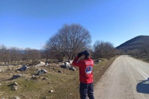 Βίντεο ντοκουμέντο: Σοκ με γηροκόμο να χτυπά με μανία 90χρονη - Λίγες μέρες μετά η ηλικιωμένη πέθανε - εικόνα 2