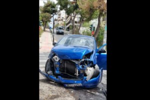 Σοκαριστικό τροχαίο στη Θηβών: Αυτοκίνητο έπεσε από αερογέφυρα πάνω σε άλλο - Ένας νεκρός και ένας τραυματίας