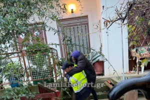 Λαμία: Απεγκλωβίζουν κατοίκους με βάρκες - Ο Σπερχειός "μπήκε" σε σπίτια [εικόνες-βίντεο] - εικόνα 8