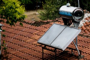 "Αλλάζω θερμοσίφωνα": Στον… λογιστή για το πρόγραμμα του ηλιακού - Πάνω από 25.000 οι αιτήσεις