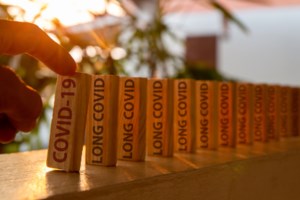 Κορονοϊός: Aύξηση θετικότητας, εισαγωγών και διασωληνώσεων -  Σαρώνει η "Eris", 35 θάνατοι την τελευταία εβδομάδα