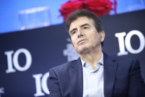 Διαμαντοπούλου - Παραστατίδης τρολάρουν το ψηφιακό φροντιστήριο: "Όταν εμείς κάναμε Παρθενώνες, αυτοί τρώγανε βελανίδια"