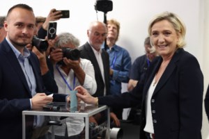 Εκλογές στη Γαλλία: Ο Μακρόν φίλησε το γούρι του, απίθανο να τον βοηθήσει - Συμμετοχή ρεκόρ 59,39% 3 ώρες πριν κλείσουν οι κάλπες - εικόνα 3