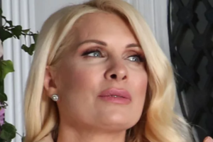 Βασίλειος Κωστέτσος: Επίδειξη μόδας στην πλατεία Συντάγματος για τον πόλεμο στην Ουκρανία [Βίντεο] - εικόνα 5