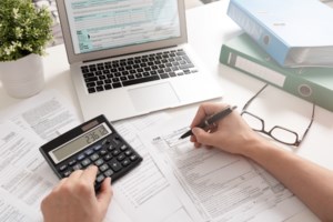Κατώτατος μισθός: Πώς 550.000 εργαζόμενοι θα δουν 500€ επιπλέον στην τσέπη τους το 2026