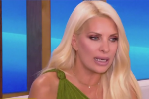 Χαμός στο πλατό: Η Δανάη Μπάρκα με ρόμπα και ρόλεϊ λιβάνισε την Ελεονώρα Μελέτη - εικόνα 3