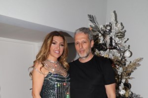 Ελενα Παπαρίζου: 41 και θεότητα - Εκθαμβωτική και λαμπερή στο πάρτι γενεθλίων της [βίντεο]