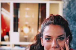 Μια νύχτα του Αυγούστου: Το Twitter ανατρίχιασε με τη σκηνή Στάνκογλου-Σκαφιδά - "Υποκλινόμαστε στο ταλέντο"