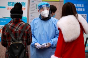 Κορονοϊός: Εντείνεται η ανησυχία στη Βρετανία - Κατέγραψε 53.285 κρούσματα