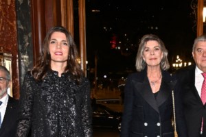 Chanel Royalty: Ακόμα και με τζιν, η Σαρλότ Κασιράγκι είναι η επιτομή της royal κομψότητας
