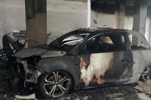 Θεσσαλονίκη: Αυτοκίνητο πήρε φωτιά εν κινήσει [βίντεο]