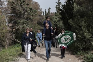 Η Δέσποινα Βανδή σε τρελά κέφια: Χορεύει στην κουζίνα της και μας δείχνει το σαρακοστιανό τραπέζι - εικόνα 3