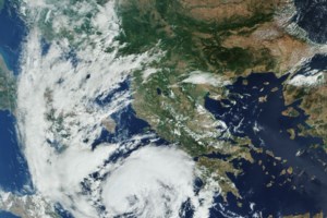 Ιανός: Συγκλονιστικό βίντεο - Κινδυνεύουν άνθρωποι στην εθνική Λαμίας - Καρπενησίου