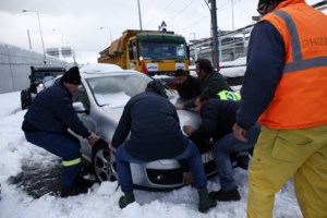 Έκκληση της Ελένης Γερασιμίδου: "Είμαστε 18 ώρες χωρίς ρεύμα, είμαι διαβητική, με έπιασε πανικός" [Βίντεο]