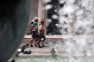 Συναγερμός σε στρατόπεδο στην Κάρπαθο - Εκρήξεις σε αποθήκη πυρομαχικών λόγω ζέστης