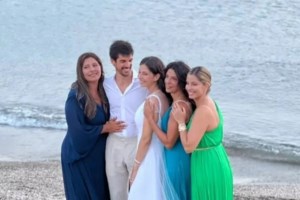 Τάμτα: Πώς συνδύασε τα μαύρα μοκασίνια με το καλοκαιρινό της ντύσιμο - Το μεταβατικό look - εικόνα 5