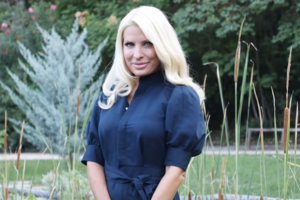 Το... ατύχημα της Ελένης Μενεγάκη την ώρα της εκπομπής - Ξάπλωσε για να το διορθώσει [Φωτο - Βίντεο] - εικόνα 6