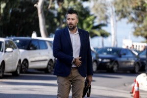 Ο Καλλιάνος διαψεύδει ότι έστειλε απειλητικά sms στον γιατρό: "Ήμουν σε κατάσταση σοκ και πανικού"