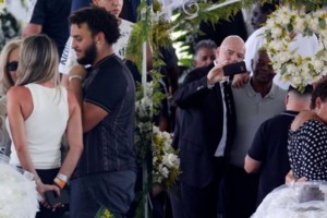 Πελέ: Live το τελευταίο αντίο - Σε πυροσβεστικό όχημα η σορός του "Βασιλιά του ποδοσφαίρου" [εικόνες - βίντεο]