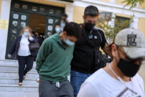 "Τσακωθήκαμε, πήρα το κουζινομάχαιρο και την μαχαίρωσα": Σοκάρει ο μητροκτόνος του Αιγάλεω