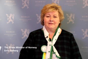 Πρόστιμο 2.000 ευρώ στην πρωθυπουργό της Νορβηγίας για κορονοπάρτι γενεθλίων