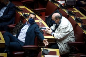 Νίκος Φίλης: Καταγγέλλει εγκληματικές ενέργειες μασκοφόρων του Λιμενικού - Ζητά παρέμβαση της Δικαιοσύνης