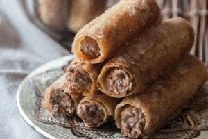 Ακης Πετρετζίκης: Τσιζ κέικ black forest, όνειρο - Ετοιμο σε μόλις 30 λεπτά