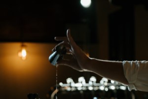 Κορονοϊός: Οργισμένοι οι καταστηματάρχες για το νέο ωράριο σε μπαρ, εστιατόρια - "Θα έρθουν λουκέτα και απολύσεις"