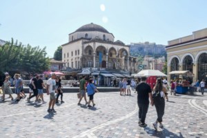 Κορονοϊός: Πέφτει ο δείκτης θετικότητας - Τετραπλασιάστηκαν τα τεστ που γίνονται καθημερινά