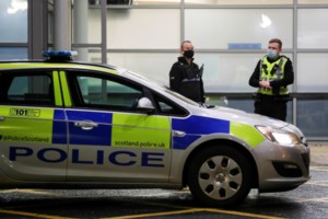 "Εφιάλτης" στη Βιέννη: Αρπαξε μαχαίρι σε εστιατόριο και επιτέθηκε στους πελάτες - Τέσσερις τραυματίες - εικόνα 2