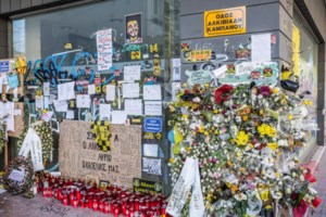 Χειροπέδες σε 23χρονο χούλιγκαν οπαδό - Συμμετείχε σε επιθέσεις στη Νίκαια που είχε μαχαιρωθεί 37χρονος αλλοδαπός - εικόνα 2