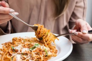 Γιατί ξαναπαίρνουμε τα κιλά που έχουμε χάσει - Νέα έρευνα εξηγεί το φαινόμενο "γιο-γιο"