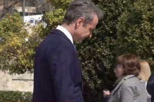 Σύζυγος γυναίκας- θύματος των Τεμπών κατέθεσε μηνυτήρια αναφορά στον Άρειο Πάγο- Εναντίον Τασούλα και Μητσοτάκη