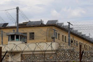 Χειροπέδες σε οδοντίατρο που προσπάθησε να "περάσει" χρήματα και κινητά στις Φυλακές Κορυδαλλού - εικόνα 2