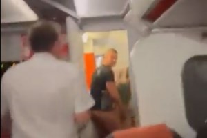 Σοκ στη Βρετανία: Θετικοί στον HIV τρεις υπάλληλοι σούπερ μάρκετ - Είχαν δεχθεί επίθεση με βελόνες από ληστές