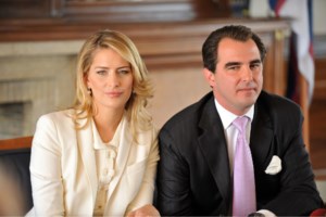 Μαρί Σαντάλ: Βόλτα στη Βουκουρεστίου με navy blazer και την αγαπημένη της τσάντα Birkin της Hermès - εικόνα 4