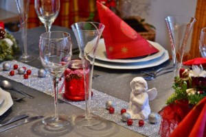 Όλα όσα πρέπει να ξέρετε για τα Χριστούγεννα - Τι προβλέπεται για γιορτινό τραπέζι, μετακινήσεις και εκκλησίες