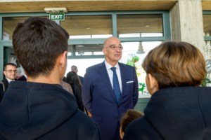 Τι δείχνουν οι "μυστικές μετρήσεις" του Μαξίμου: Εχει κολλήσει στο φτωχό 28% των ευρωεκλογών και σκίζει ο "κανένας"