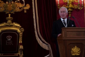 Ορεστιάδα: Γραφείο τελετών έβγαλε κηδειόχαρτο για τη βασίλισσα Ελισσάβετ - Στέλνει λουλούδια στη μνήμη της