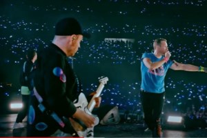 Αποθεώθηκαν οι Coldplay στο ΟΑΚΑ - Συναυλία με ηλιακά πάνελ και ένα δέντρο για κάθε θαυμαστή - Παρών και ο Μητσοτάκης [βίντεο]